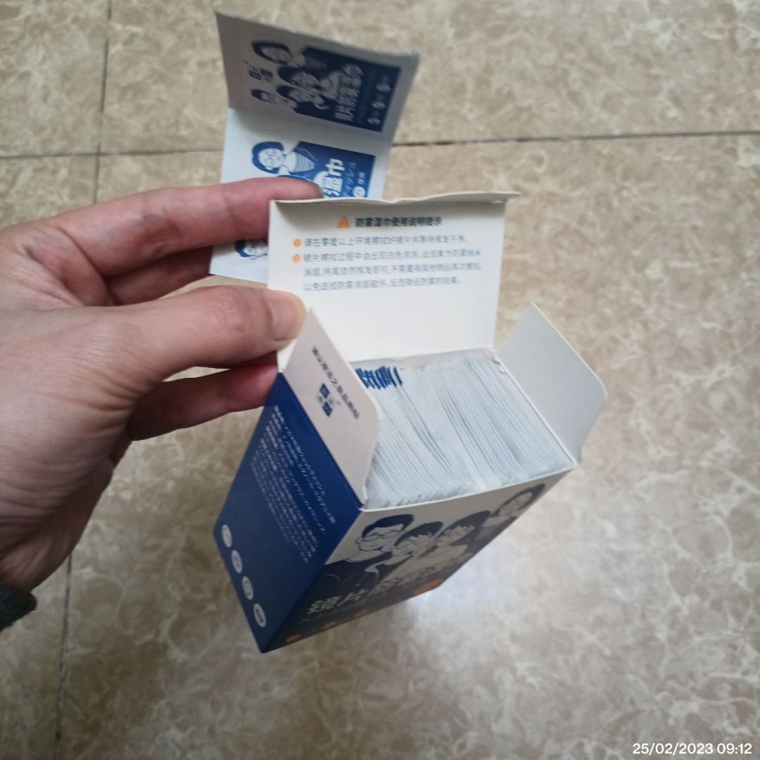 Dùng lau kính rất ổn, kính sạch và trong. Giá 47k/hộp. Được freeship vì còn gói Tikinow cũ. Dùng lau kính rất ổn, kính sạch và trong. Giá 47k/hộp. Được freeship vì còn gói Tikinow cũ.