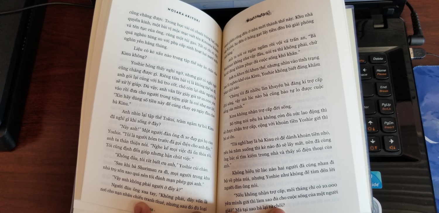 Tiki giao hàng nhanh.
Sách được bọc bằng Bookcare cẩn thận và đẹp.
Tiếc là sách không được tặng kèm bookmark. (T_T)
Do đã coi phim và ấn tượng để lại rất sâu sắc nên mình mua về để sưu tập chứ không có ý định đọc vì cái kết buồn lắm.