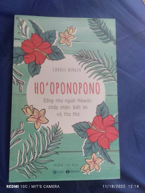 Cách trình bày màu mè đẹp mắt nhưng nội dung vô cùng nhạt nhẽo và cũ rích, góp nhặt lượm lặt từ những quyển sách self help khác. Đọc chưa đầy 15p đã hết cuốn sách vì đọc câu đầu đã đoán dc nội dung của cả đoạn. Đọc sách triết học hoặc tâm lý học Afred Adler xứng đáng hơn nhiều. Cực kỳ không khuyên quý vị nên mua.