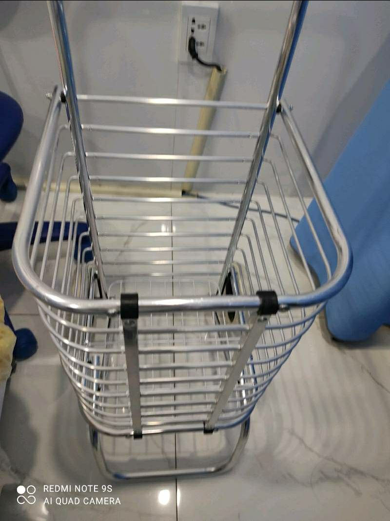 xe chắc chắn mà gấp gọn rất chi là tuện luôn ý. Sản phẩm nên có trong nhà mn ạ. đi chợ đỡ xách túi