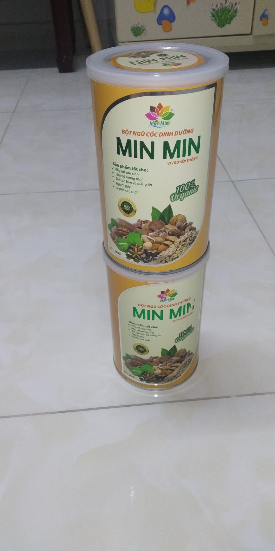 Bột mịn, có mùi thơm của đậu nành.
Nên pha theo công thức hướng dẫn và thêm sữa tươi không đường của Vinamilk để ngon hơn.