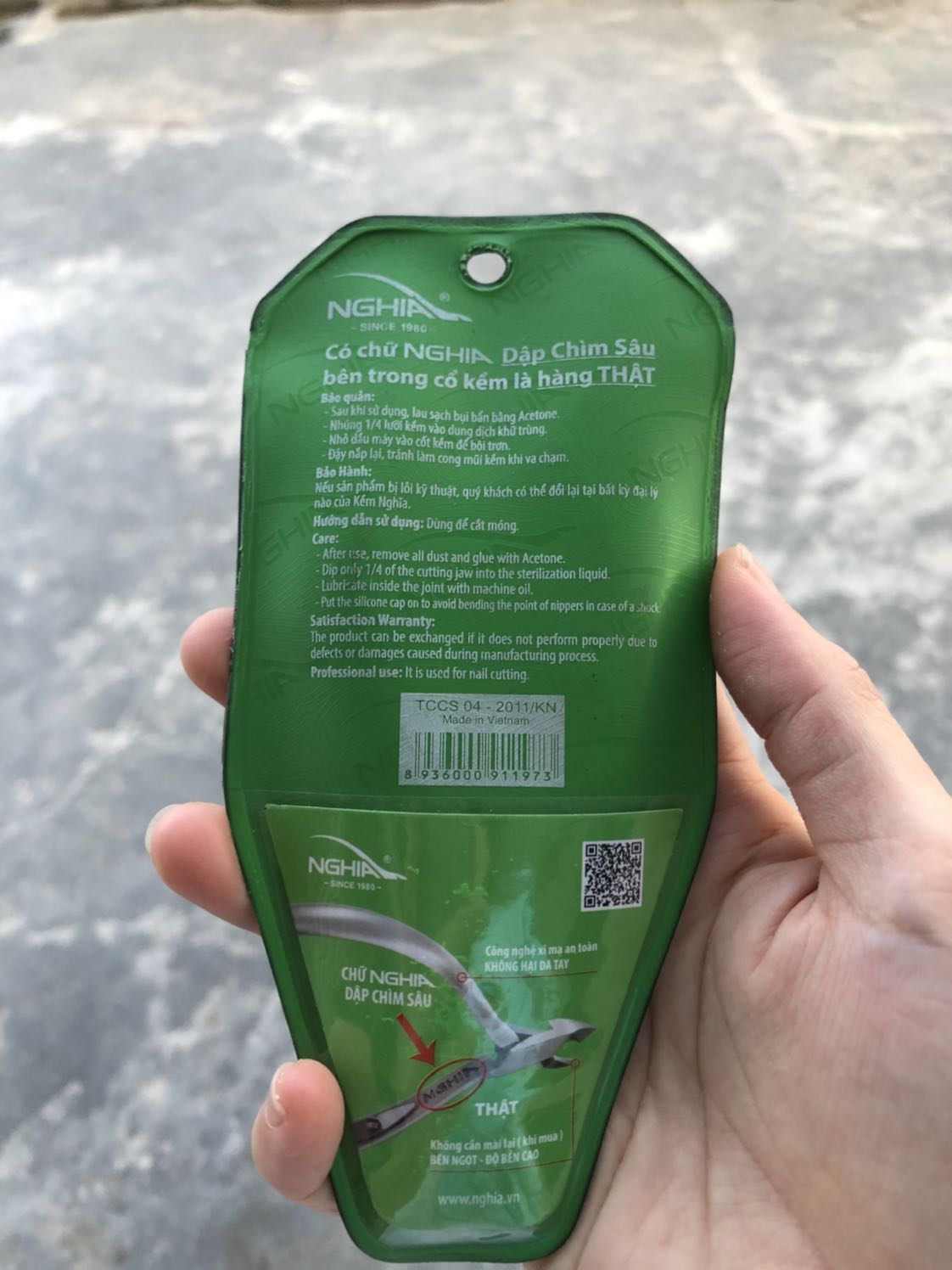 Kềm Nghĩa chất lượng khỏi bàn rồi. Sản phẩm được bao bì đóng gói sạch sẽ, cẩn thận. Có cái kềm và bấm của Nghĩa sắc lắm, dùng cẩn thận chứ lỡ tay cái là vui lắm ?