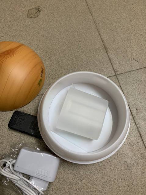 Thiết kế đẹp rất đẹp; máy phun sưong mạnh; giá cả hợp lý; hành chính hãng nên cũng iên tâm sưt dụng; phòng m hơn 25m2 bật khoảng 5 phút mà thơm ngát phòng; có nhiều chế độ và đèn led đổi màu; giao nhanh shipper thân thiện; đóng gói kĩ càng;