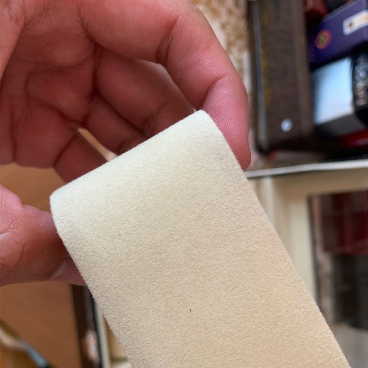 Shop lấy hàng cũ à . Dơ đen xì