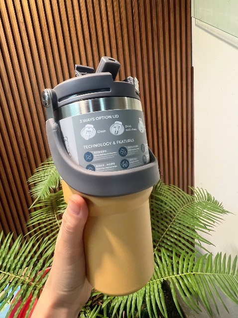 Hàng chuẩn chính hãng , mình đã *** giữ nhiệt rất tốt, có tay quai xách cầm cực kỳ tiện lợi đi ,mình đi tập mang theo cực tiện, bỏ cốp hay treo xe ko bị trào nước ra ngoài. Miệng bình rộng cũng dễ vệ sinh nữa. Mẫu này nên mua nha mn