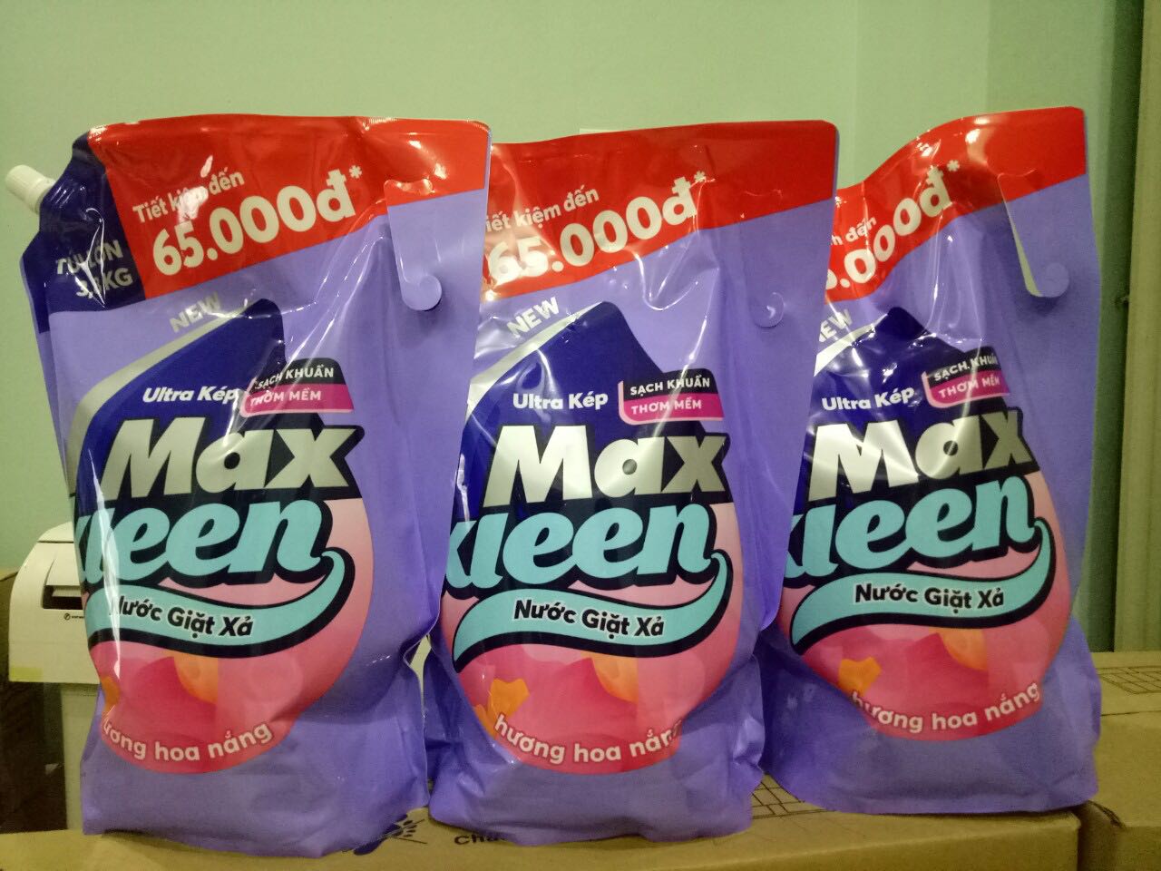 * Sản phẩm rất xinh đẹp tuyệt vời, tôi không thể trông đợi gì hơn. Cảm ơn nhà cung cấp, nhà sản xuất, cảm ơn người bán hàng, cảm ơn sàn thương mại điện tử, cảm ơn người vận chuyển để tôi có cơ hội dùng sản phẩm tốt như thế này.
* Hàng đóng gói rất đẹp. Quả nhiên người bán đã gửi gắm rất nhiều tâm tư và tình cảm trong lúc gói hàng. Hộp không có dấu hiệu bị móp, chứng tỏ bộ phận vận chuyển đã nâng như nâng trứng, hứng như hứng hoa. Xin nghiêng mình cảm ơn vì tất cả.
* Thời gian vận chuyển rất hợp lí. Tôi đã đặt hàng với tâm thế hào hứng chờ đợi để được trải nghiệm sản phẩm và tôi không hề bị chờ mỏi cổ. Có thể thấy bên vận chuyển không quản ngại thời tiết và đường xá xa xôi để đưa sản phẩm cho tôi trong thời gian ngắn nhất.