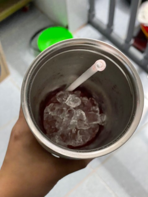 Ở Cần Thơ mà tui đặt hàng trưa 30/01 mà qua trưa 31/01 giao rồi chời. Nhanh dữ lắm luôn, *** 1 đêm mới review, đá đóng cục cứng ngắt & không tan luôn ó. Sức sắc, vào cửa hàng L&L giá giảm rồi vẫn mắc, mua tiki vừa chính hãng vừa rẻ hơn nhiều👍👍👍