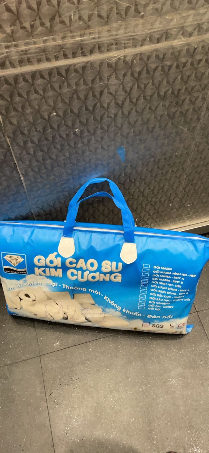 Trước mình nằm gối cao su non Ventry Thái cũng êm rồi, sau 2 năm lên Cao Su xịn thử êm hơn thiệt, đáng tiền, KC giá hợp lý chất lượng tốt. Hiện tại mình đang sử dụng cả gối ôm của KC. Nghe review thì KC êm hơn 1 chút so với Vạn Thành. Liên Á thì giá cao hơn quá nên k mua.