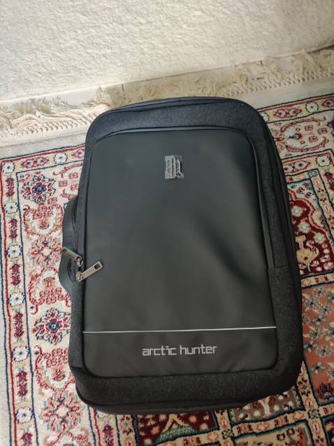 Cặp to dày chắc chắn lắm nha mn, ngăn chống sốc tốt. Kéo khoá trơn.
Mình muốn mua để để cái bàn phím phụ 45 cm cũng vừa luôn hihi tks shop nhìuuu
Ko dùng đến gấp vào cũng rất gọn như balo bình thường. Nói chung rất đáng mua sử dụng.