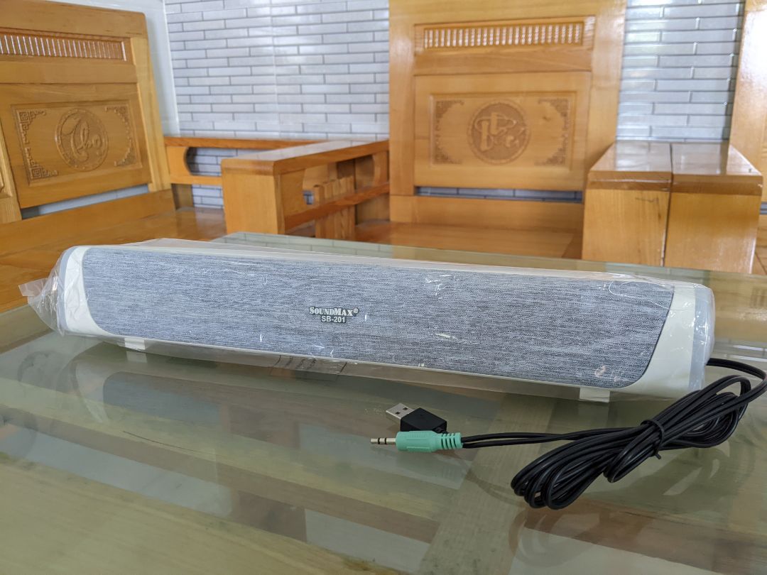 Loa nghe to, rõ lời. Ngoại hình đẹp.