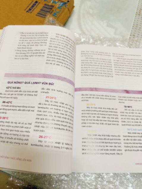 Đóng gói kỹ càng nhưng bìa sách có vài chỗ bẩn, giấy hơi mỏng so với mình kỳ vọng!