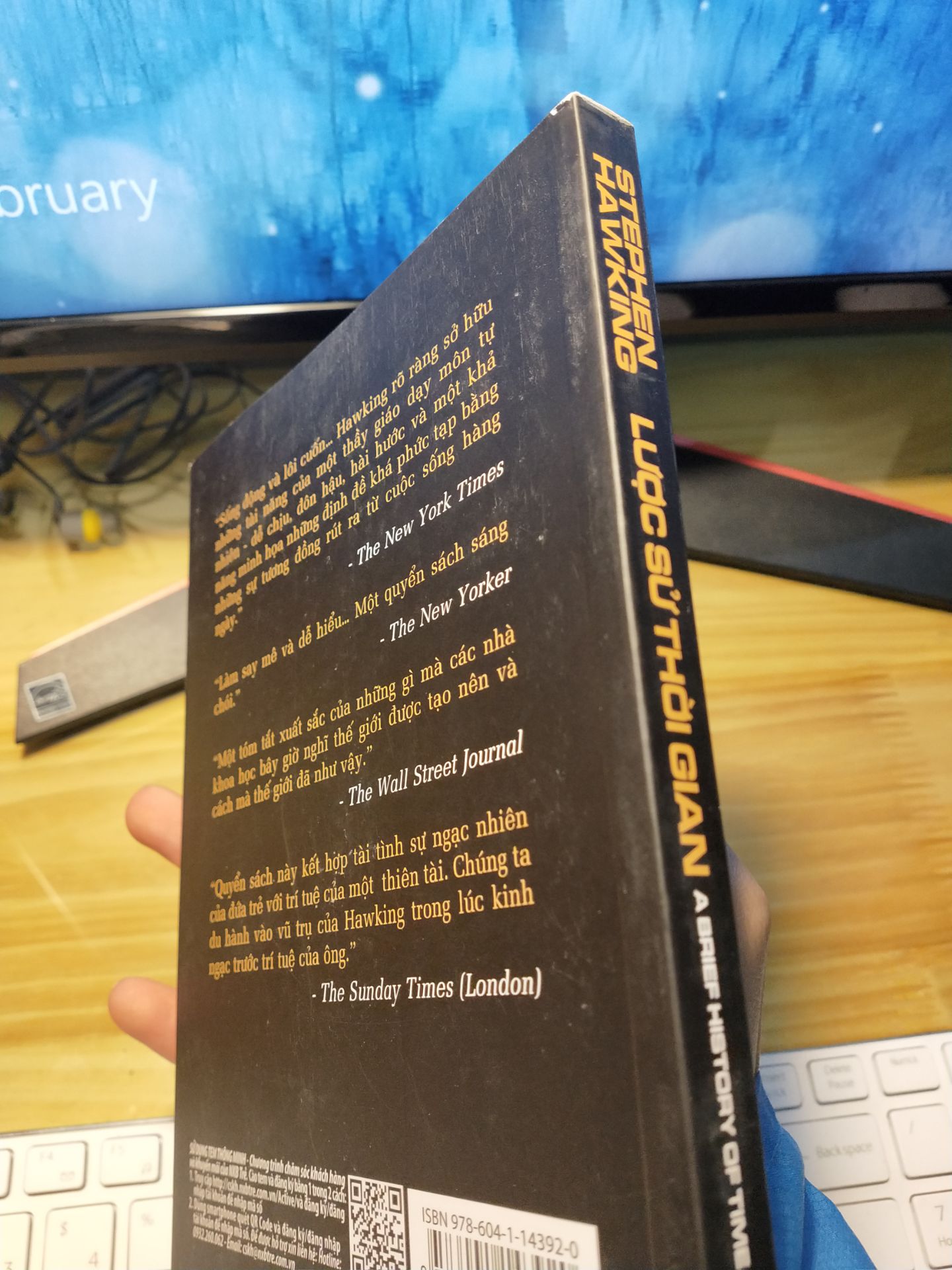 Mình nhìn mà mình chán á. Không hiểu sao sách lại bị xước đến mức này luôn.