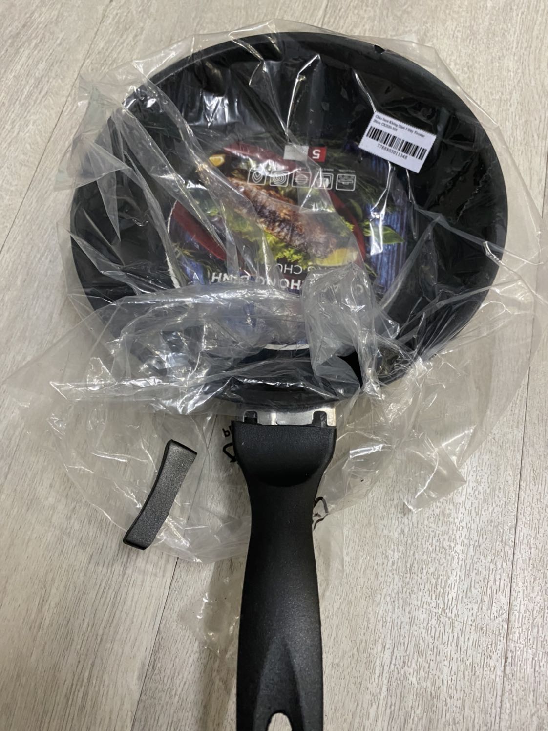 Vừa nhận hàng hôm nay. Bị bể ngay tay cầm, mình đã email cho Tiki để đến lấy hàng lại. 
Đề nghị Tiki xem xét hàng kỹ trước khi giao tới tay khách. Vầy rất mất công và mất thời gian đổi trả.