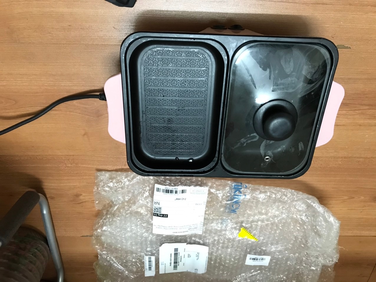 Bếp này về dùng không được: Cắm có vào điện nhưng phần lẩu  và phần nướng chỉ hơi nóng
Đề nghị đổi bếp khác