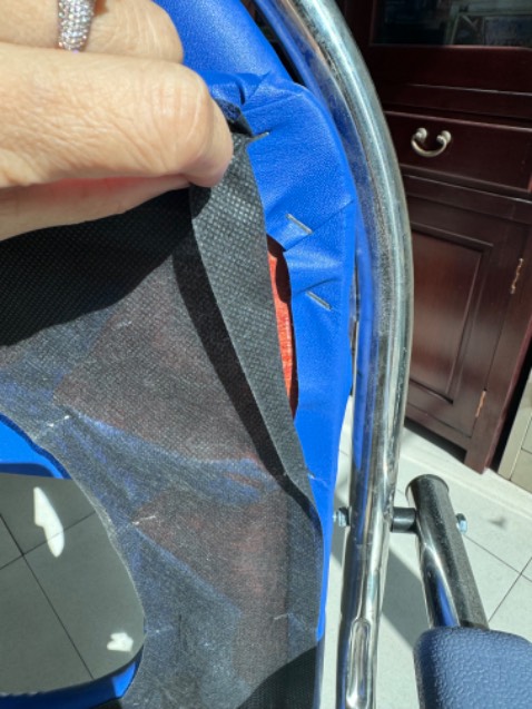 Chất lượng quá tệ. Đệm và da rởm. Khung inox không nhẵn, sắp rỉ. Bô nhựa rất mỏng.