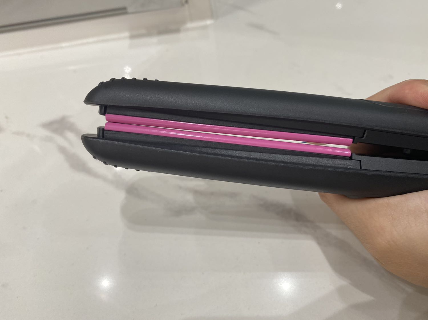 Chào shop, máy mình mua bị lỗi ko kín để ép tóc, mình đổi lại được ko và liên hệ ạ Chào shop, máy mình mua bị lỗi ko kín để ép tóc, mình đổi lại được ko và liên hệ ạ
