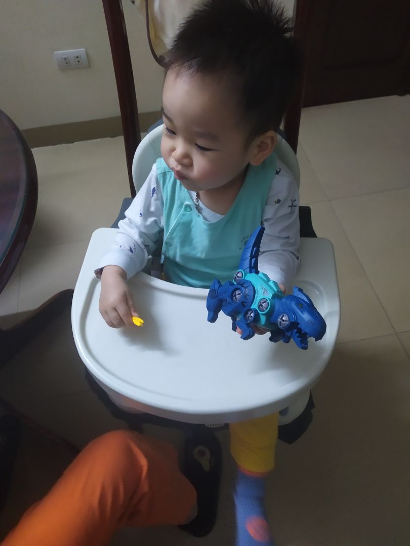 Giao hàng nhanh, đóng gói cẩn thận. Đồ chơi thiết kế đẹp, nhựa trơn mịn, chi tiết. Bé chơi rất thích. Đáng tiền. Giao hàng nhanh, đóng gói cẩn thận. Đồ chơi thiết kế đẹp, nhựa trơn mịn, chi tiết. Bé chơi rất thích. Đáng tiền.