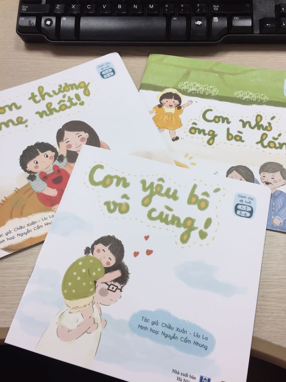 Sách rất đẹp, tranh vẽ đẹp, lời văn gần gũi với cuộc sống, giấy in sáng, dày dặn, còn được tặng kèm sticker. Nhìn chung mình khá ưng.