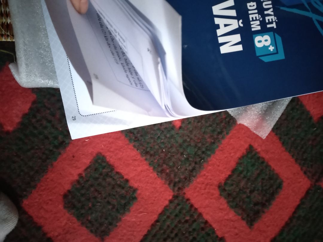 Sản phẩm tổng thể là đẹp ạ , anh shipper trời mưa gió lạnh 6độ  nhưng vẫn giao hành ( mình cảm ơn những  a làm shipper ạ )  .Sách hơi cong nhẹ phần cuối nhưng ko sao cả , 1 số trang chưa tách hết nhưng cx ko thành vấn đề bởi e có thể xử lý được . Giao hàng nhanh ạ ☘🍀❤,mong mọi người ủng hộ shopp .Mình được chị đh Ngoại Thương review thấy hay lên mua tham khảo .😂❤