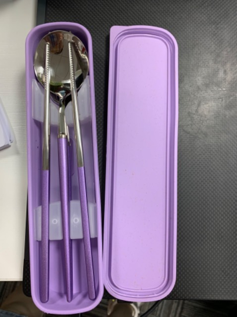 Hàng đẹp nha mọi người, có điều thấy hộp hơi bụi chút. Màu sắc tươi, mình rất thích màu này!