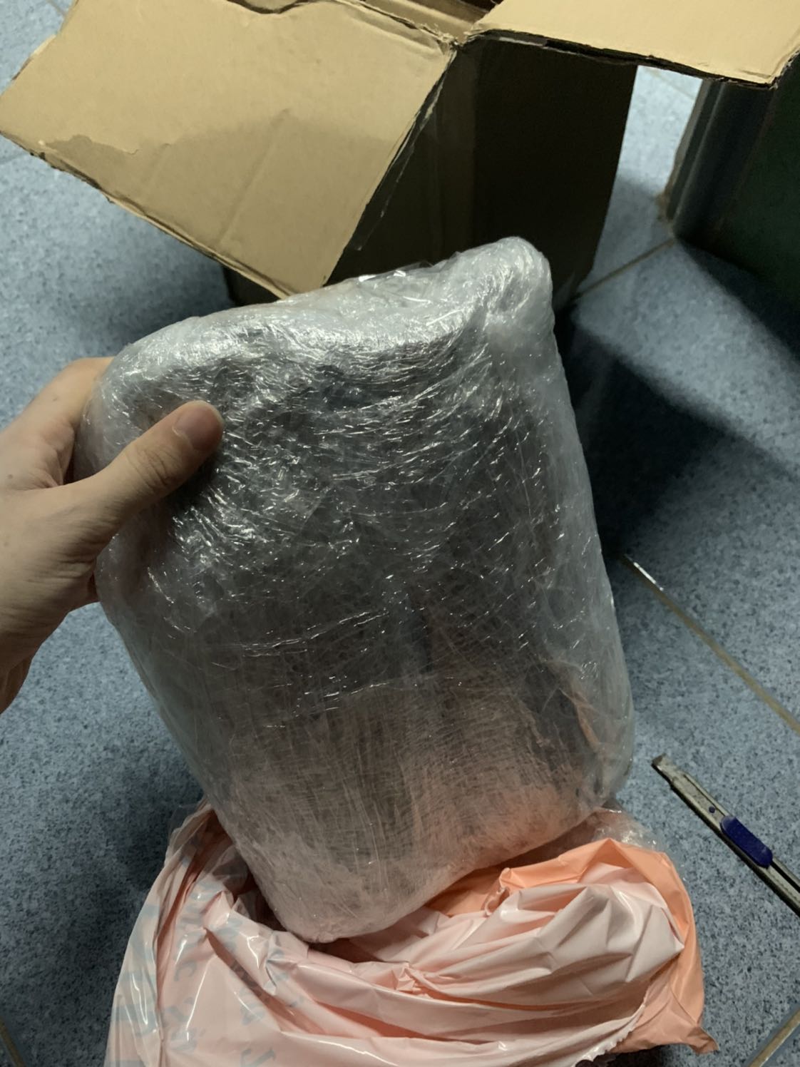 Mua 2 chai mà bị bể mất 1 chai. Thất vọng thật sự. Mong tiki xem lại ?