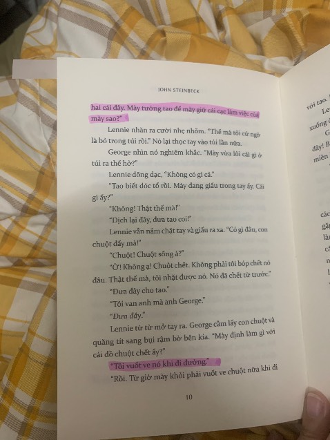 Giao hàng nhanh. Sáng đặt trưa giao luôn.
Cuốn này hơi nặng đô với mình. Văn phong rất hay. Cốt truyện và cách thể hiện nhận vật hay.