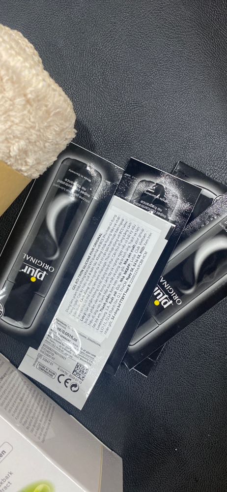 Loại này dùng rát thích, hơn các loại gel bôi trơn hãng khác, ko màu ko mùi luôn nhé, được tặng khăn mềm lắm, cực thich sẽ mua ủng hộ thêm