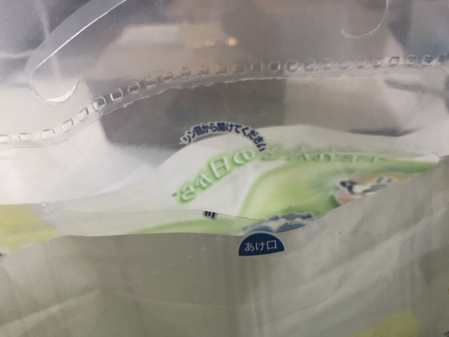 Mình mới mua, chưa sử dụng. Tiki gói hàng cẩn thận, nhưng không biết vì sao bì bên trong bị cắt thủng trước đó rồi. Cảm thấy không hài lòng lắm