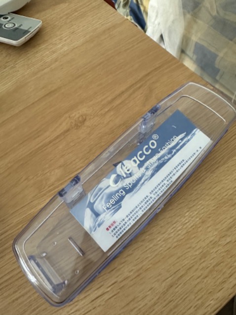 Lúc mua hết kính loại cao cấp hơn nên shop đưa mình link kính này. Mua về đeo thử thấy khá chật, khả năng là kính trẻ em. Người lớn đeo sẽ bị cấn.