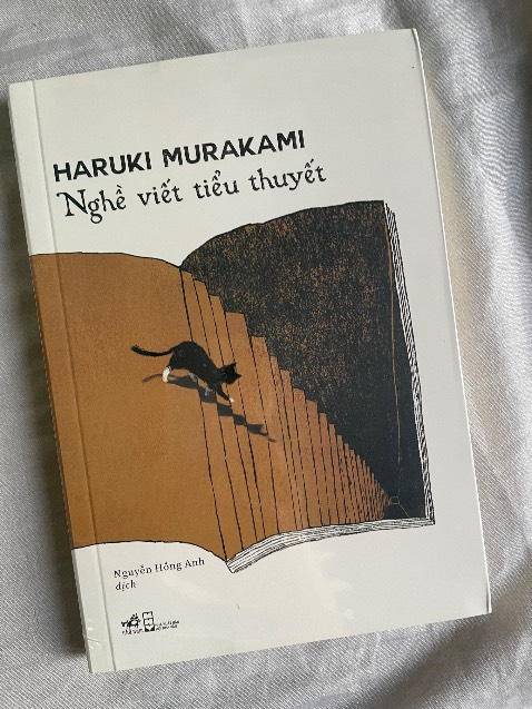 Sách được bọc seal cẩn thận tránh rách, gập, hư hỏng sách trong quá trình vận chuyển.
Giấy in sách sáng, sạch, tốt.
Nội dung được review thấy khá ổn. Sách của tác giả nổi tiếng với nhiều tựa sách hay.
