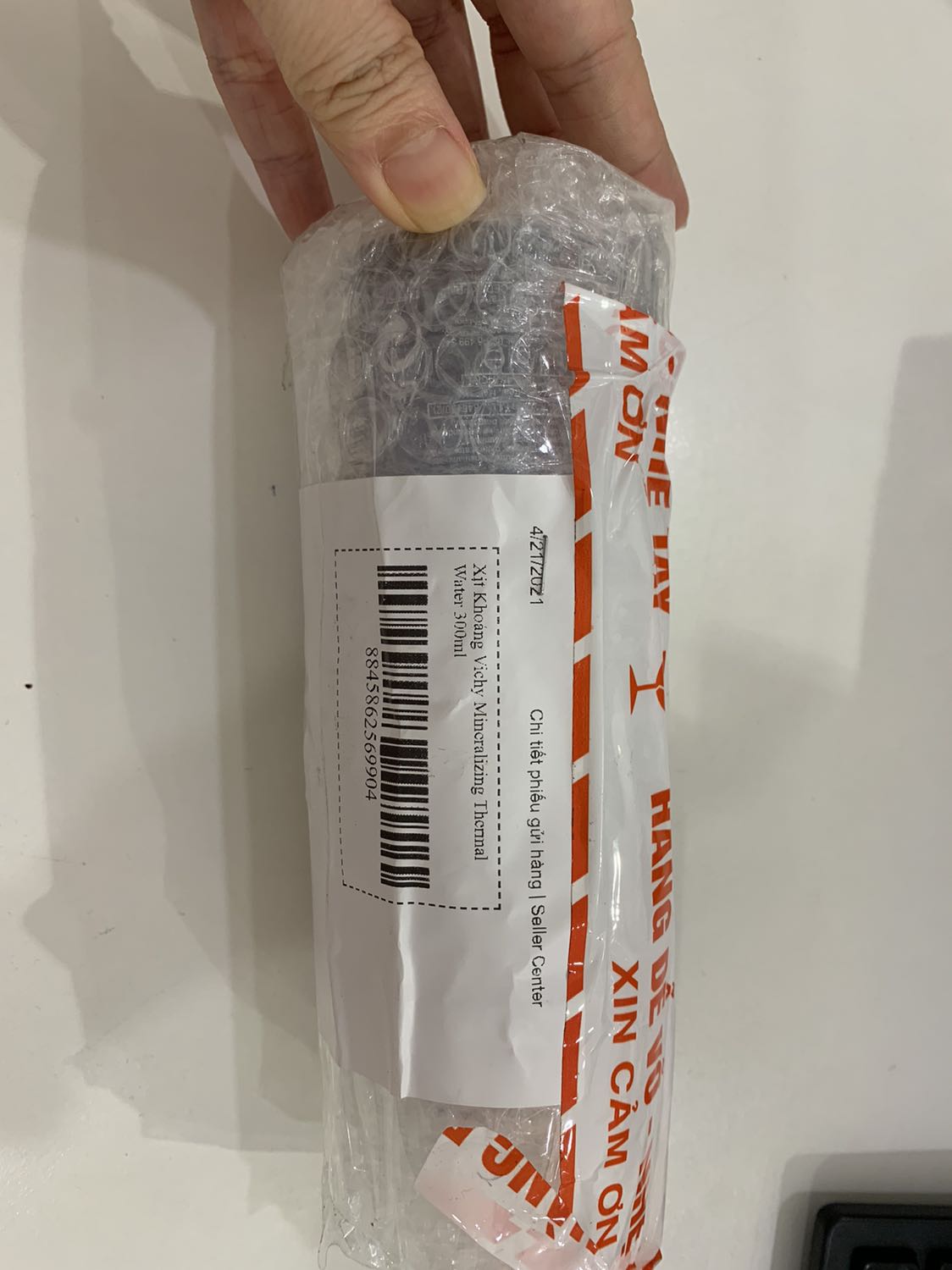 Đặt hàng 300ml nhưng giao hàng 150ml. Mua hàng ở tiki nhiều lần mà lần đầu thất vọng như thế. Thực sự rất mất thời gian để đổi trả sản phảm. Gửi *** cho cskh thì rất lâu mới được phản hồi.