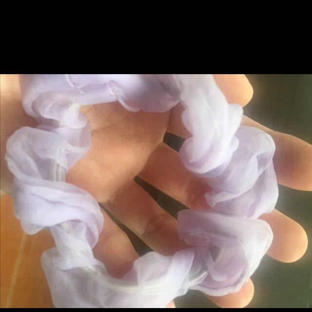 Dây buộc khá mỏng và nhỏ.