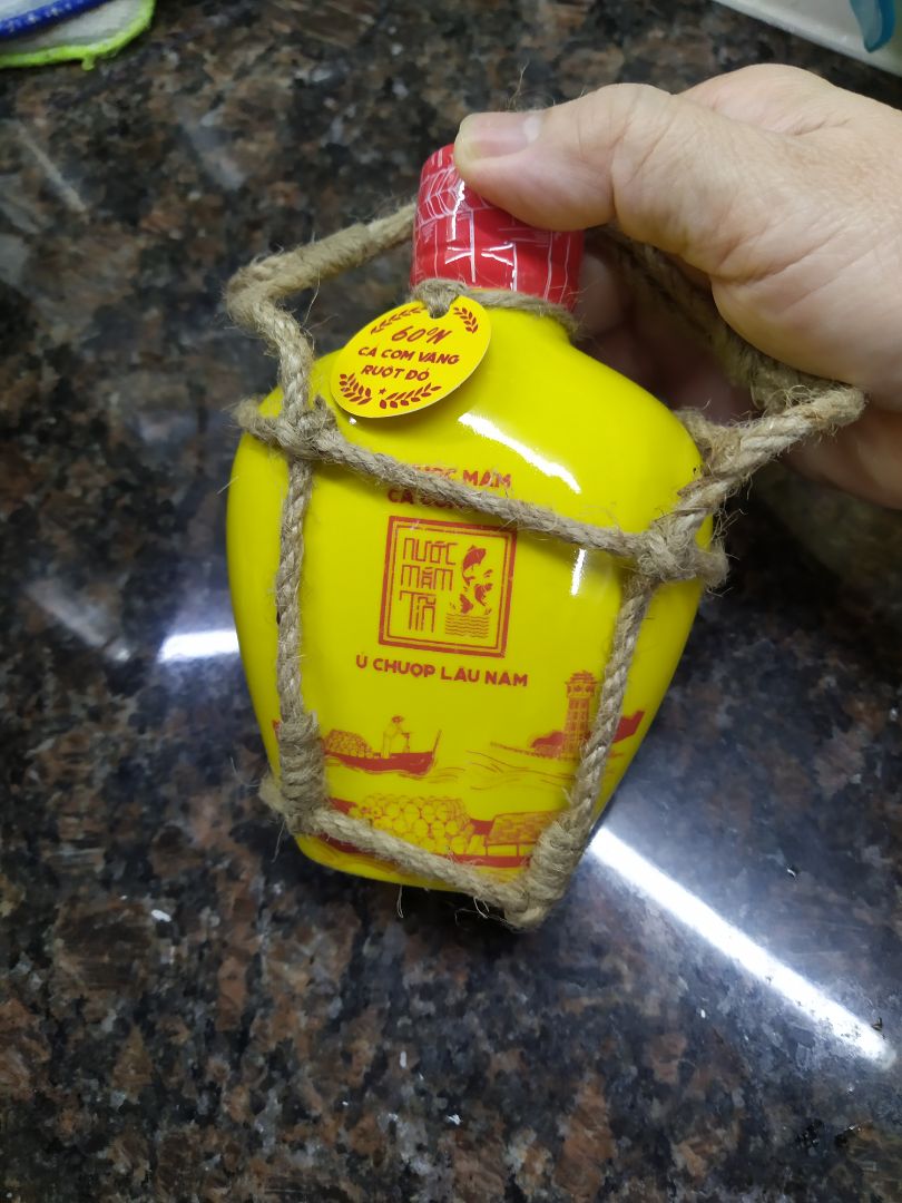 Thơm, vị mặn đậm đà ko mặn chát, dùng để chấm rất ngon. Dùng hết sẽ mua tiếp. Mua làm quà biếu rất đẹp, rất sang và rất chất lượng