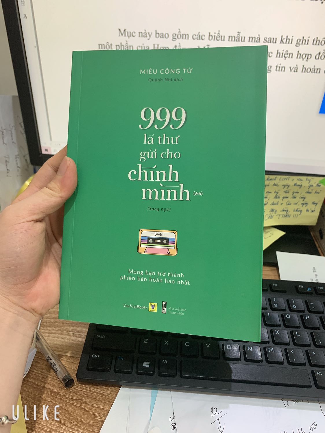 Quay video đập hộp mà k chụp ảnh, chất lượng oke, chắc chắn đầy đủ móc cài. Có logo tên chắc là chính hãng.