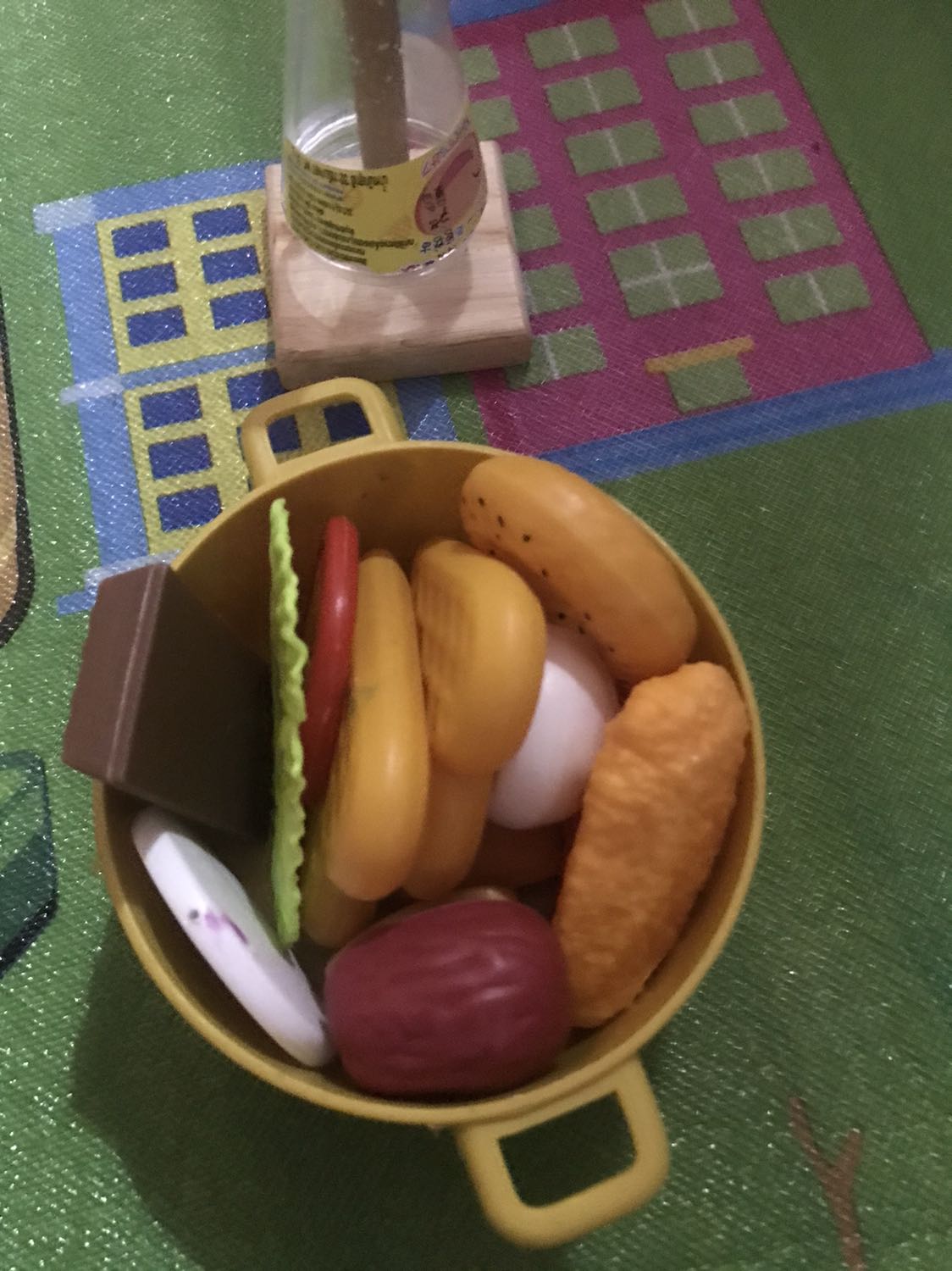 Thảm trải cho bé chơi nhìn cũng được. 
Ok Sop!