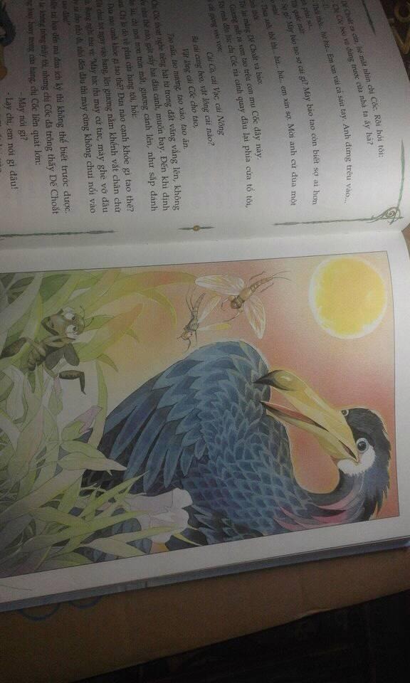 "Dế mèn phiêu lưu ký" chính là cuốn sách kinh điển của tuổi thơ nên không cần bàn đến nội dung nữa . Về hình thức: Sách có minh họa đẹp, kích thước to, rất thu hút trẻ khi đọc. Bìa đẹp, cứng cáp. Nói chung mình rất rất hài lòng cho quyển sách này.