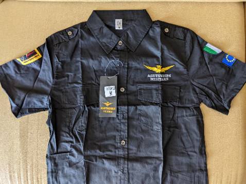 Áo rất đẹp , shop gói hàng kỹ giao nhanh , sản phẩm đúng như hình mô tả , rất đáng mua .