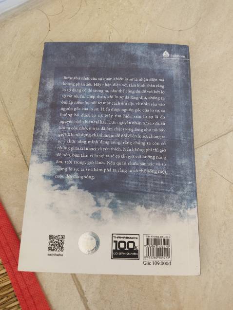 Hãy đọc chậm dãi và cảm nhận từng chữ từng từ của quyển sách này, bạn sẽ thấy nó dù chỉ là 1 cuốn sách thôi nhưng nó sẽ dạy bạn biết bao nhiêu điều.