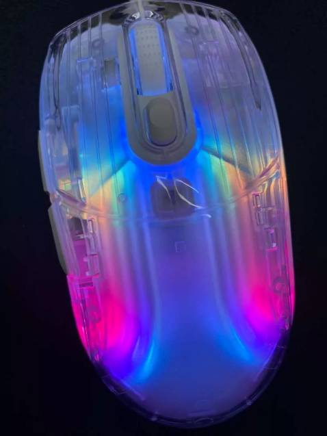 Chuột XYH10 trong suốt có dây dùng đẹp, khá lạ mắt. Mình rất thích.