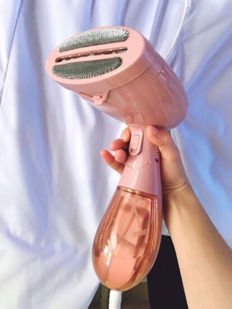 Máy to đẹp xịn cầm nặng tay lắm nhé, thích cái dây nó dài kéo là quần áo thoải mái. Hơi nước phun ra đều mạnh là nhanh phẳng hơn là truyền thống gọn nhẹ mang đi du lịch rất tiện.
Shop chuẩn bị hàng nhanh, giao nhanh, giao hoả tốc đúng 30 phút nhận đuowjc hàng luônnn