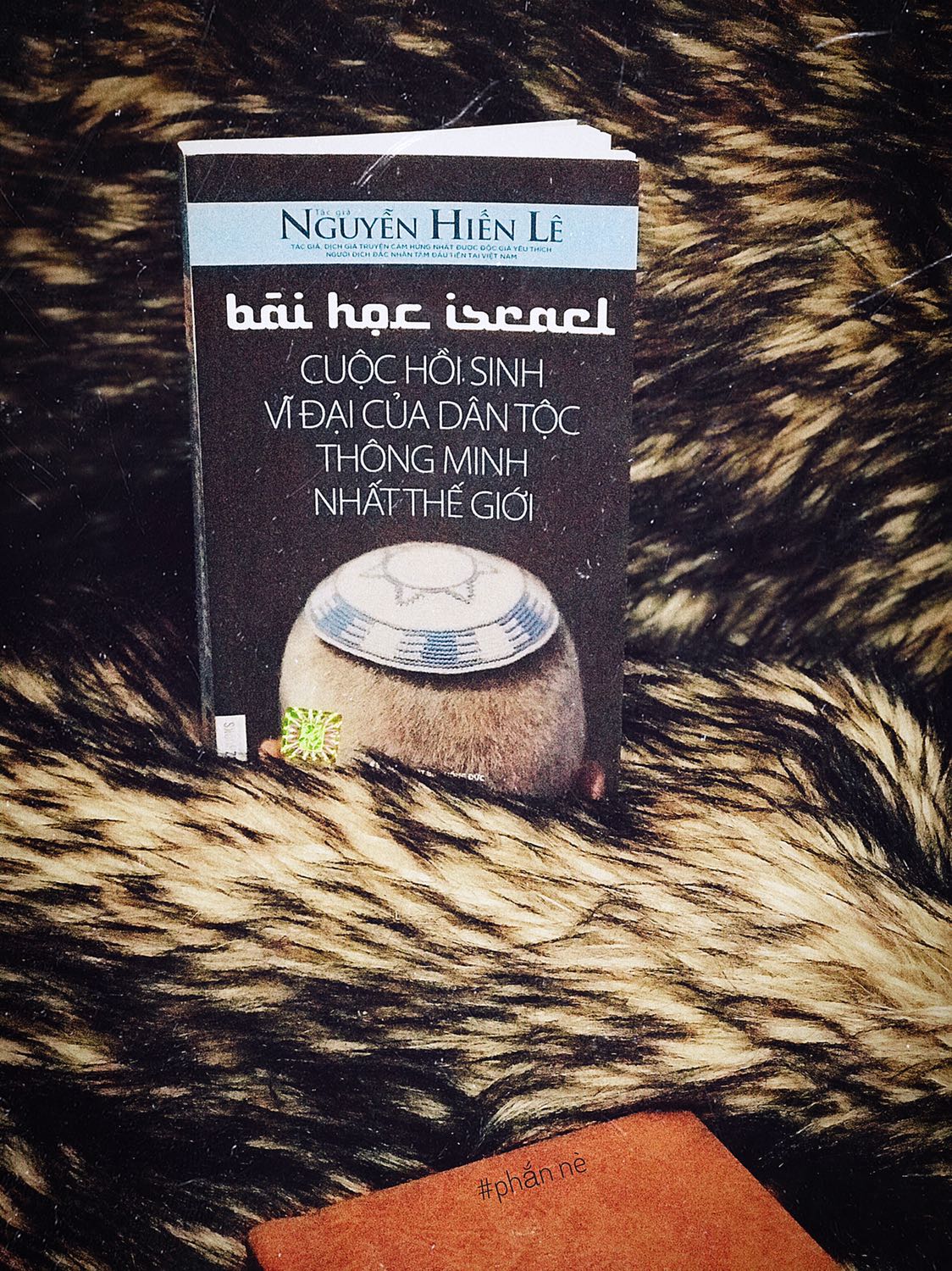 Chưa đọc nhưng thực sự rất muốn tìm hiểu về nó.
Nhưng Phắn nghĩ nó sẽ rất thú vị đây nè, vì những điều về dân tộc này chưa bao giờ là nhàm chán cả..
1 lịch sử lâu đời và cả 1 nền văn minh về giáo dục.
—-
❤️
Yêu Tiki vì ship hàng nhanh như gió..
Sáng đặt, chưa kịp ăn cơm trưa là đã tới rồi..