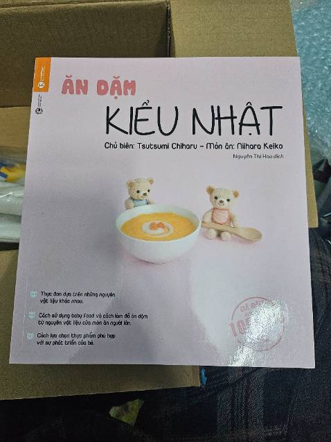 Sách màu đẹp... Còn có công thức món ăn cho bé nữa ...ok lắm nha Sách màu đẹp... Còn có công thức món ăn cho bé nữa ...ok lắm nha