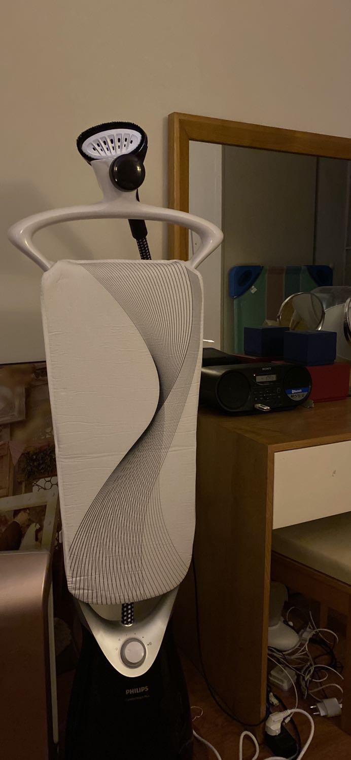 Mới dùng thử, bàn là to hơn mình tưởng tượng, khá là chiếm diện tích nhưng là áo sơ mi phẳng nhanh và nhẹ nhàng…chỗ cài đầu là không giữ chắc, cứ bị tuột ra là chỗ ko ưng nhất… còn nhìn chung là ưng ý