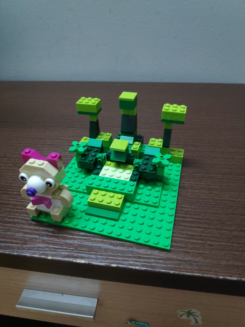 rất tuyệt, trẻ em chơi thì ít mà người lớn chơi thì nhiều, ráp một buổi chiều gãy hết cả lưng nên không còn gì để khen nữa, không khen nữa