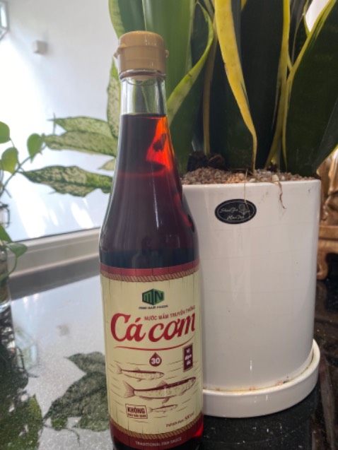 Nước mắm ngon, màu cánh ván đẹp mắt, lúc trước hay ăn của Hưng Thịnh đổi qua thử loại này cũng ngon lắm. Shop đóng gói kỹ