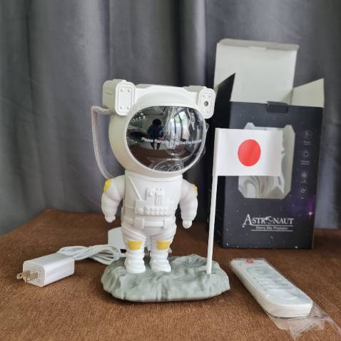 Đẹp suất xắc, có cả điều khiển từ xa sài rất tiện, để đầu bàn trang trí, lâu lâu bật nhạc kết nối với loa nghe cũng rất ok. Nói chung là đáng tiền okla