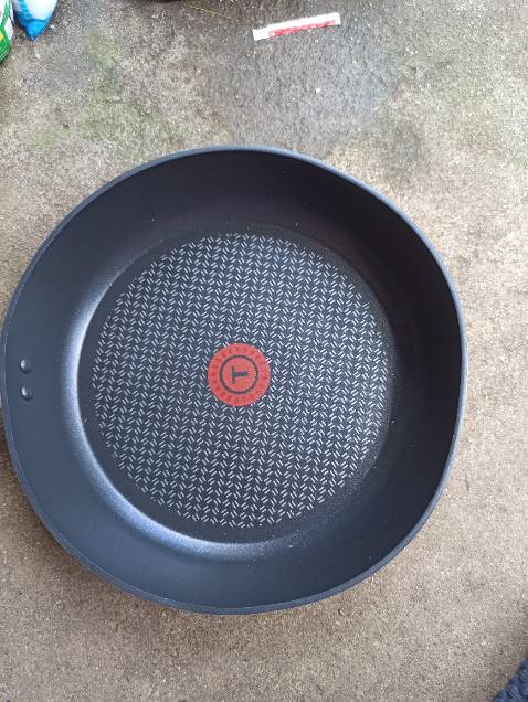 Tui mua chảo và nồi mà bị méo. Gửi hoàn hàng và mua đơn khác. Mua dc chảo khác vẫn méo thậm chí méo hơn huhu. Buồn