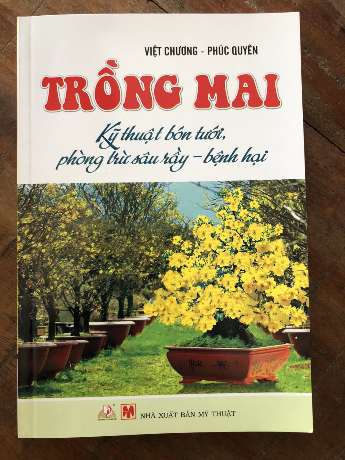 Giao hàng nhanh chóng, đóng gói kỹ. Sách in giấy và mực in tốt. Về nội dung thì mình hong có đọc, do sách này mua hộ thôi và được *** nội dung khá đầy đủ và chi tiết.