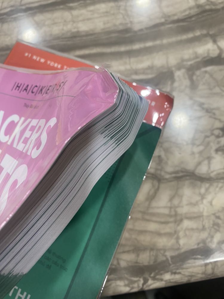 Lần cuối cùng mua hàng trên tiki. Nhận đống sách về nhìn chán k buồn nói. Quăng luôn, ra hiệu sách mua lại dù tốn kém nhưng đỡ hơn ôm một đống sách nhăn nhúm gãy nhàu như thế này