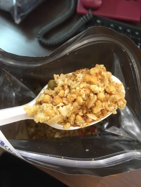 Mình mới nhận được hàng sau khoảng 4 ngày đặt, sản phẩm còn hạn sử dụng 3.5 tháng nhưng shop đóng gói không cẩn thận làm các hạt bên trong bị nát. Hy vọng shop cải thiện việc đóng gói để sản phẩm đến tay khách hàng tốt hơn.